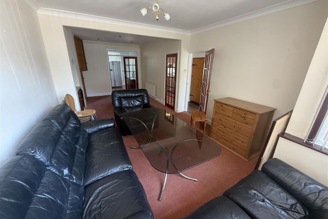 7, Glentworth Place, Slough photo 3