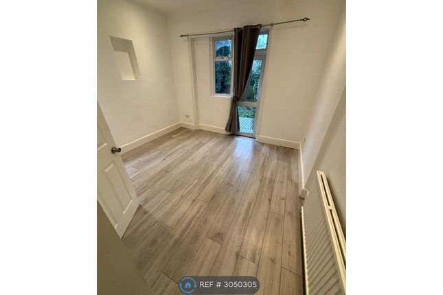 A, Wolverton Mansions Uxbridge Road, London photo 3