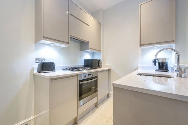 Flat to rent in Bedford Court Mansions, Adeline Place