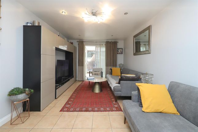 22, Charnwood Road, Hillingdon photo 3
