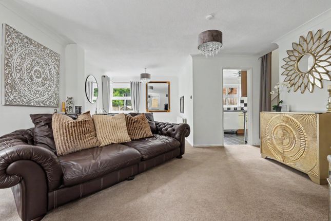 20, Leon Drive, Basildon photo 3