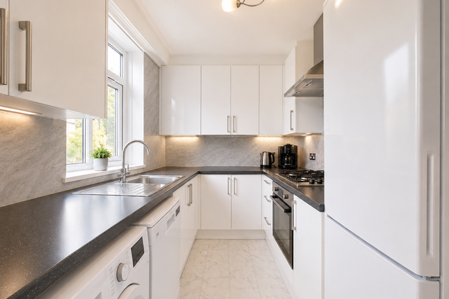 32, Denison Road, Feltham photo 4