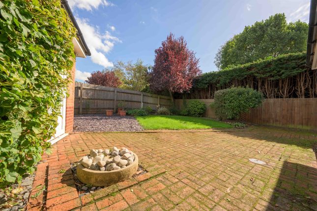 3, Glade Close, Kettering photo 2