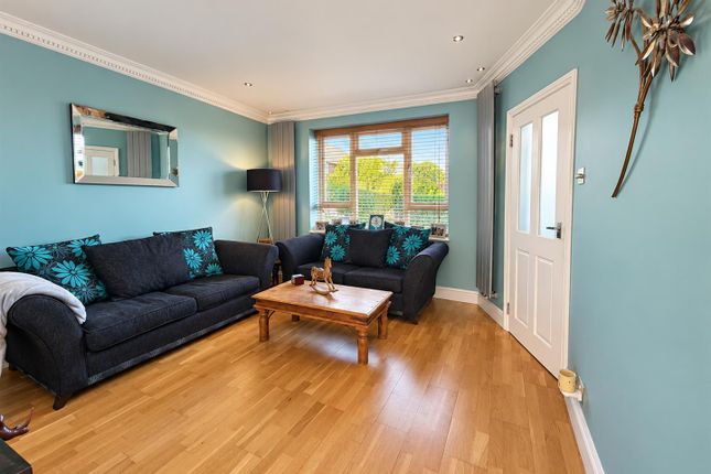 18, Coram Green, Brentwood photo 2