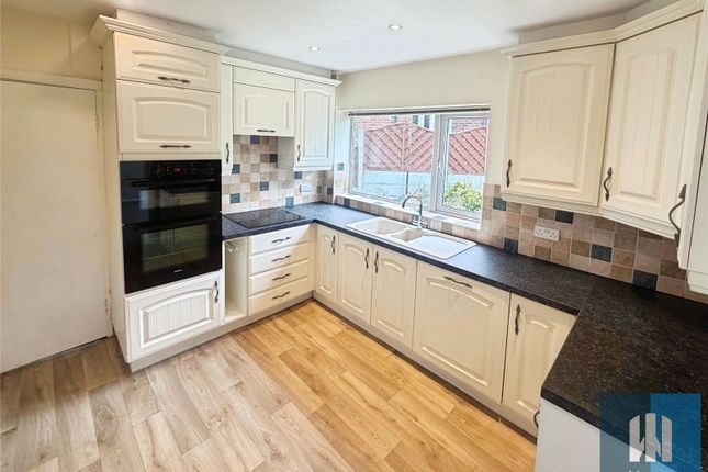 3, Far View Bank, Huddersfield photo 2