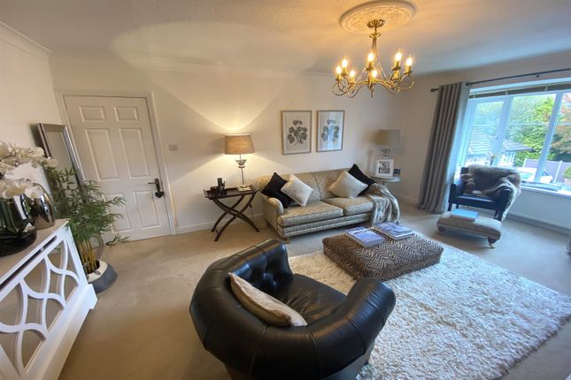 Flat for sale in Woodacres Court, Wilmslow