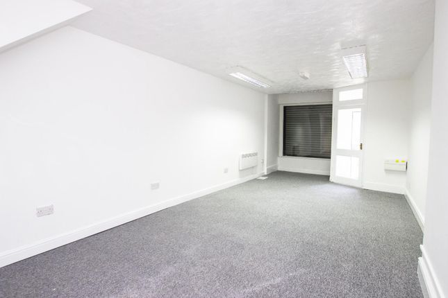 21, Blackburn Road, Darwen photo 3