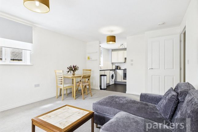 62, Hazeldene Close, Witney photo 3