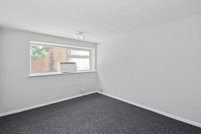 Flat 5, Reading photo 5