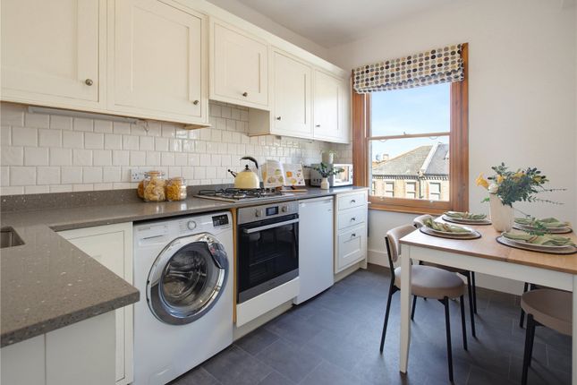 C, 49, Battersea Rise, London photo 3