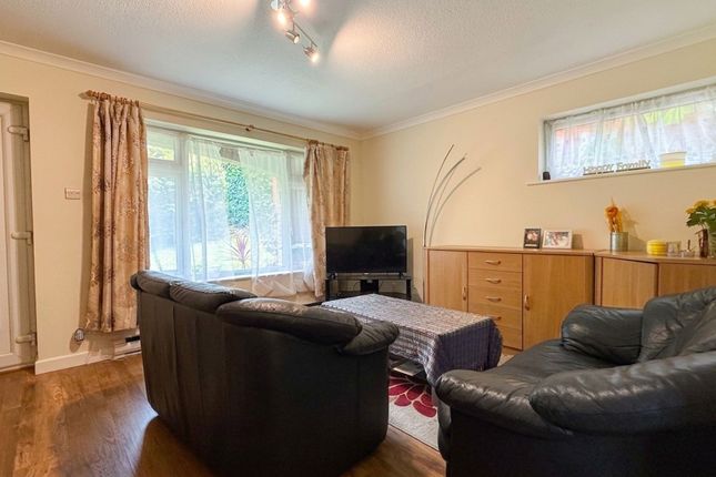 20 Ambleside Walk, Uxbridge photo 2