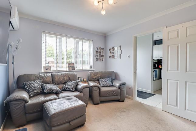 34, Weaverdale, Shoeburyness photo 5