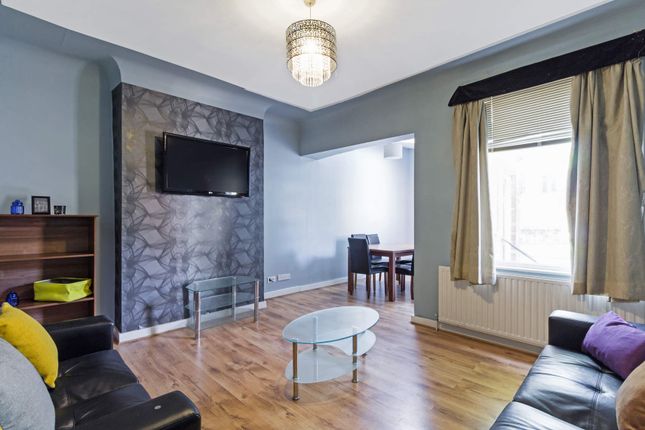 Thumbnail Terraced house to rent in Grove Gardens, Leeds