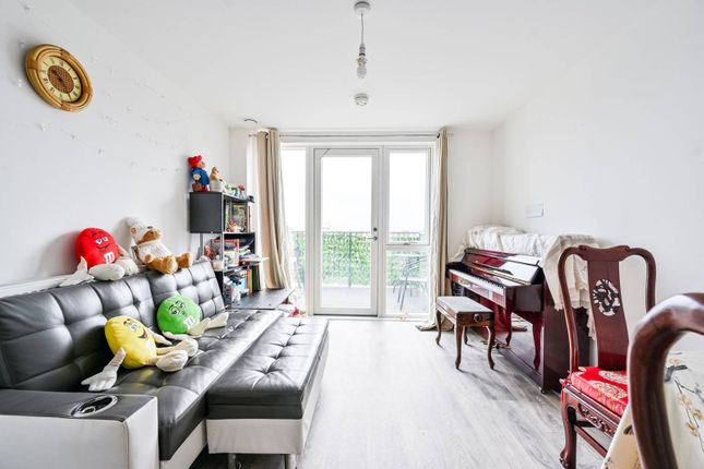 Flat for sale in Adenmore Road, Catford, London