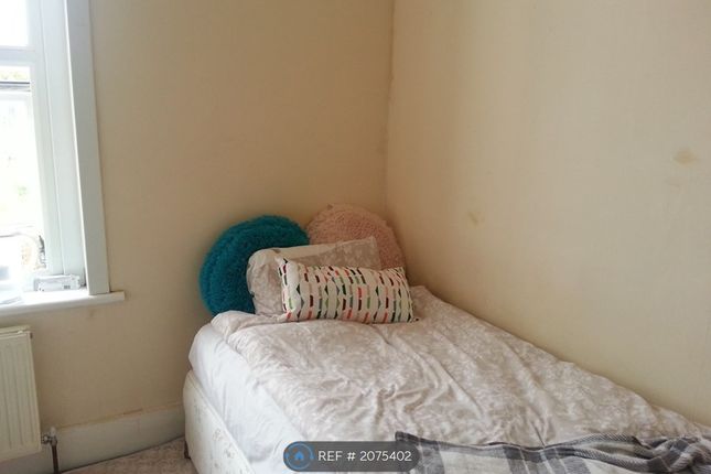 Terraced house to rent in Ladysmith Road, Brighton