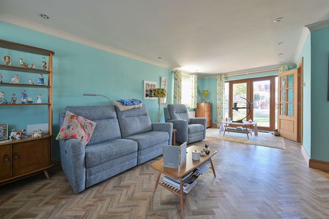 1, Manor Close, Hatfield photo 3