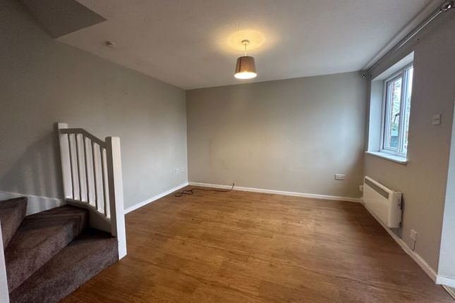 1, Calendula Court, Gloucester photo 4