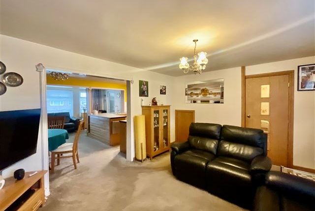 14, Osborne Road Kiveton Park, Sheffield photo 2