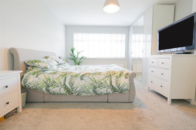 Property for sale in Ashurst Avenue, Southend-On-Sea