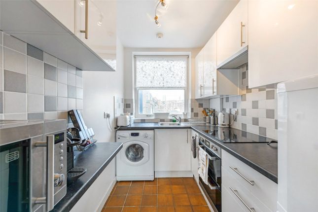 10 Robin Court,, Lupus Street, London photo 3