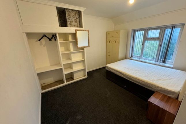 Room to rent in Holberton Road, Reading