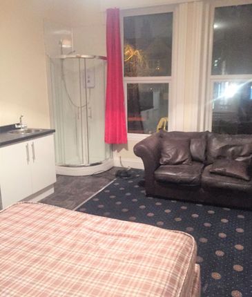 Room to rent in Bond Street, Wakefield