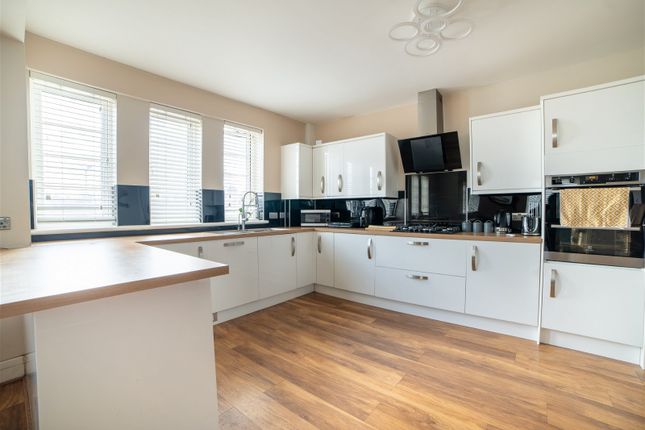 Flat for sale in Mill Hill, Deal