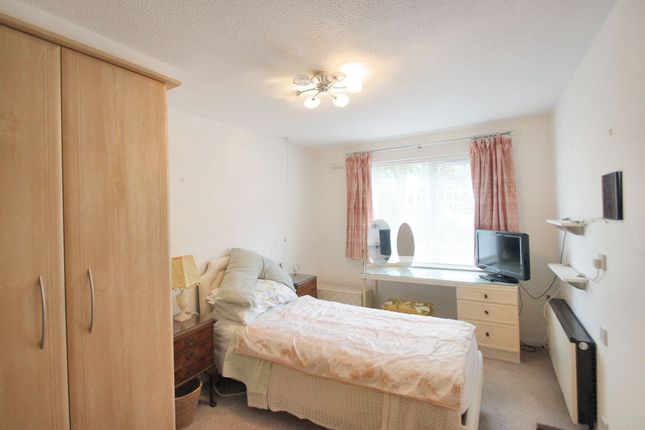 Flat 6, Ullswater Court, London photo 4
