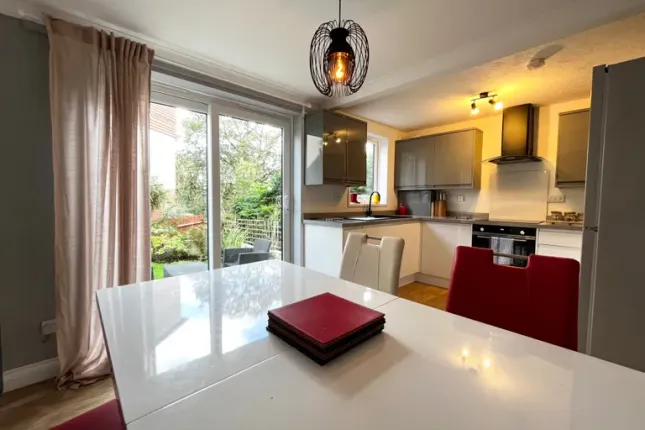Byland Drive, Maidenhead photo 4