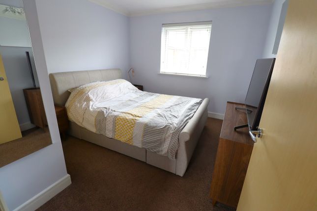 Flat for sale in Salisbury Close, Rayleigh