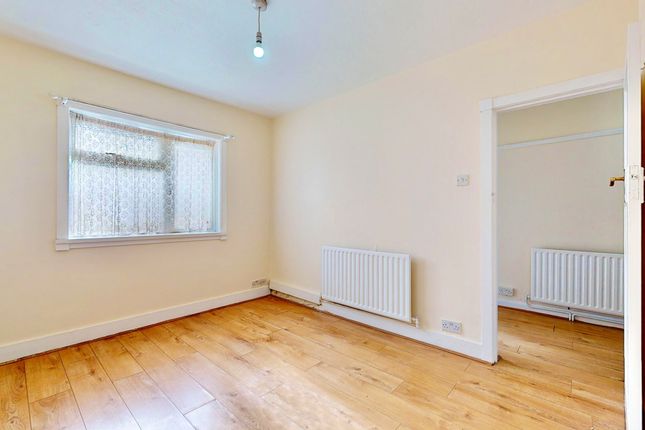 Maisonette for sale in The Crescent, Hayes