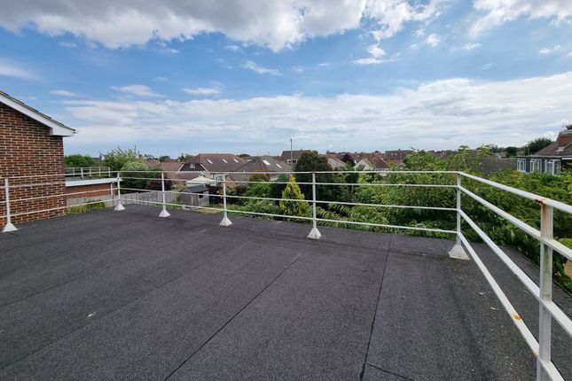 4, East Court, Drayton photo 2