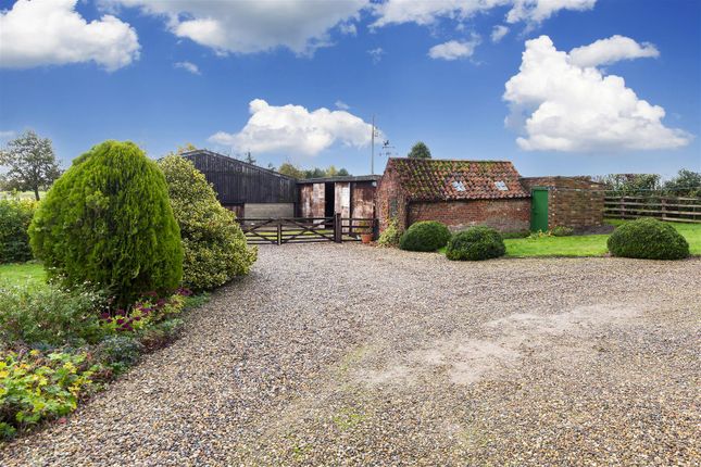 Country house for sale in Main Street, Melbourne, York