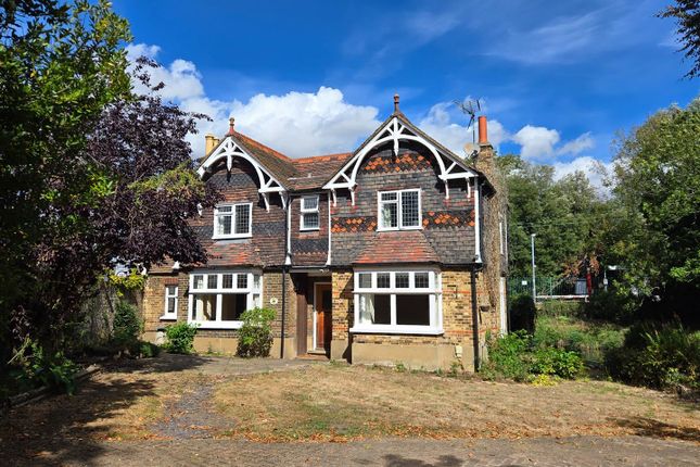 3-bed detached on 234,Stort Cottage, High Street, Roydon, £808,500