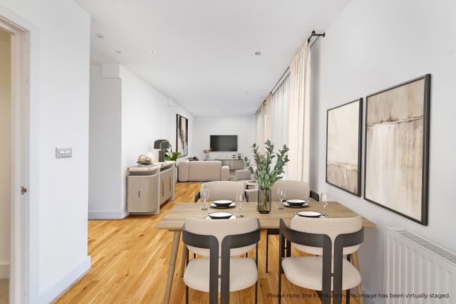 Flat 13, 24 Bartholomew Square, London photo 2