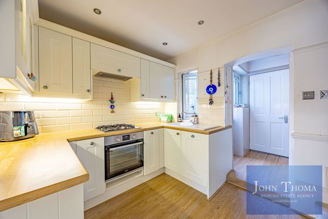 2 Goulds Cottage, Market Place, Romford photo 4