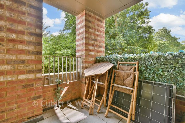 1-bed flat on Steel Wheels House, Back Stage Walk, Wallington, £265,000