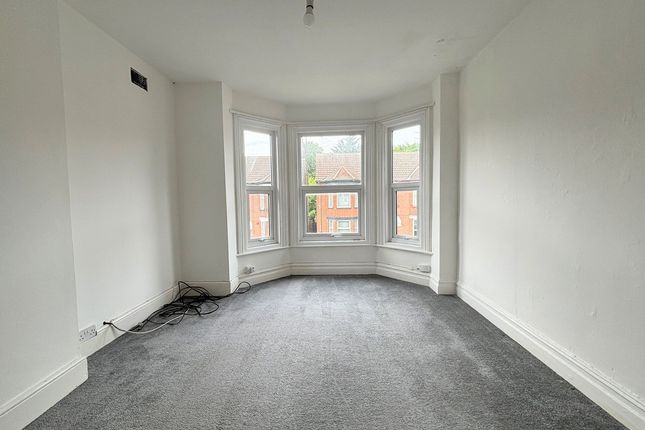 Flat to rent in Foxhall Road, Ipswich, Suffolk