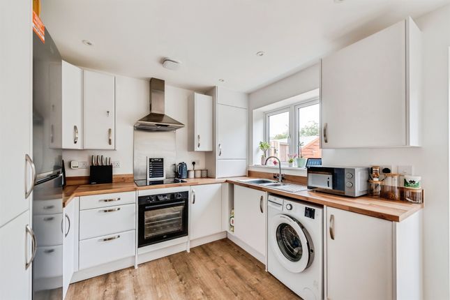 23, St. Dunstans Way, Carterton photo 4