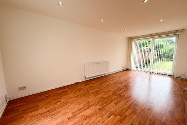 Bullbrook Drive, Bracknell photo 2