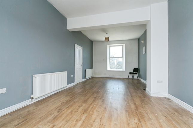3, Stanley Crescent, Holyhead photo 3