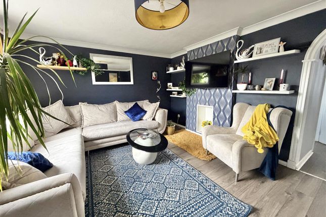 22, Ravensdale, Clacton-On-Sea photo 4