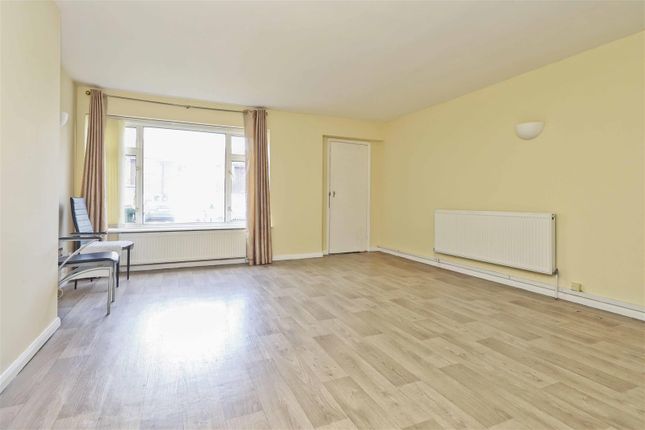 12, Salt Hill Close, Uxbridge photo 4