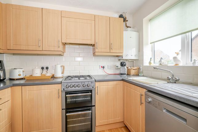 12, Saunders Close, Uckfield photo 3