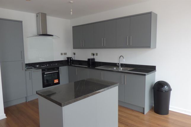 407, Crown Place Apartments, 20 Varcoe Road, London photo 3