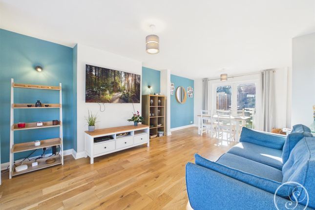 37, Carrholm Road, Leeds photo 3
