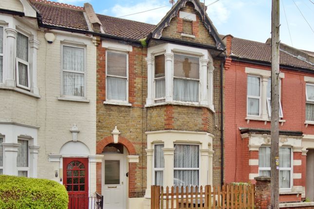 Thumbnail Flat for sale in North Avenue, Southend On Sea