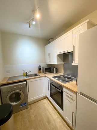 Flat to rent in Cleghorn Street, West End, Dundee