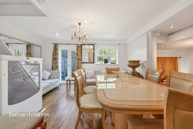 14, Sycamore Close, South Croydon photo 3