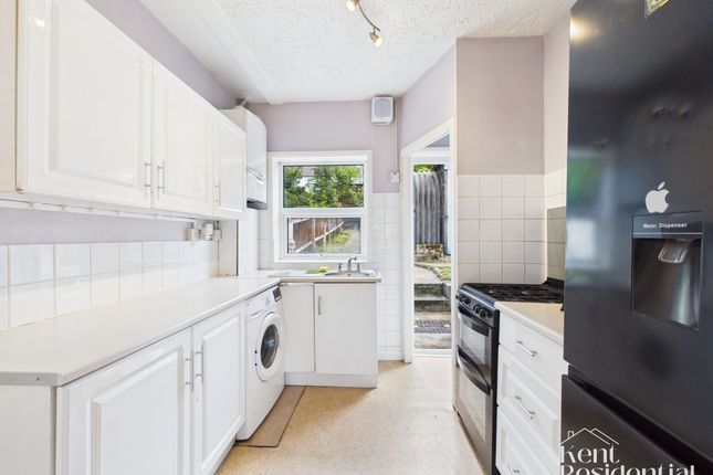 50 St. Leonards Avenue, Chatham photo 2